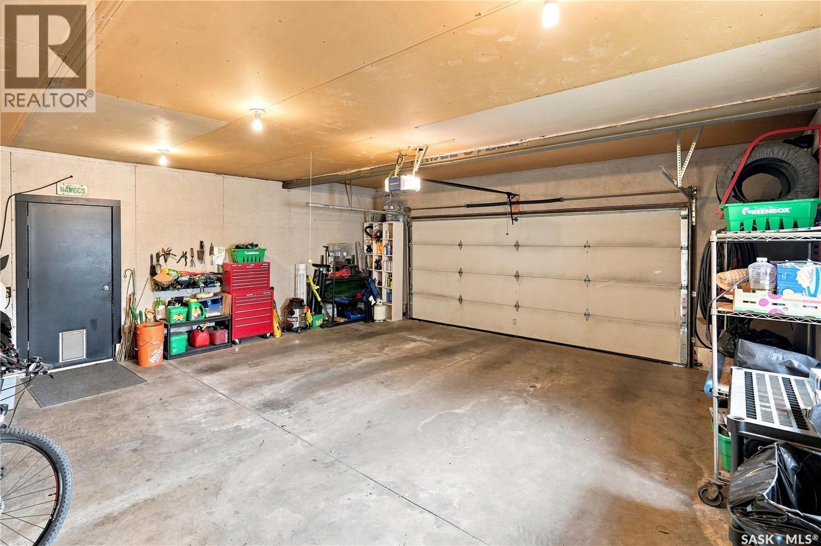 2786 Sunninghill Crescent, Regina, SK - Indoor Photo Showing Garage