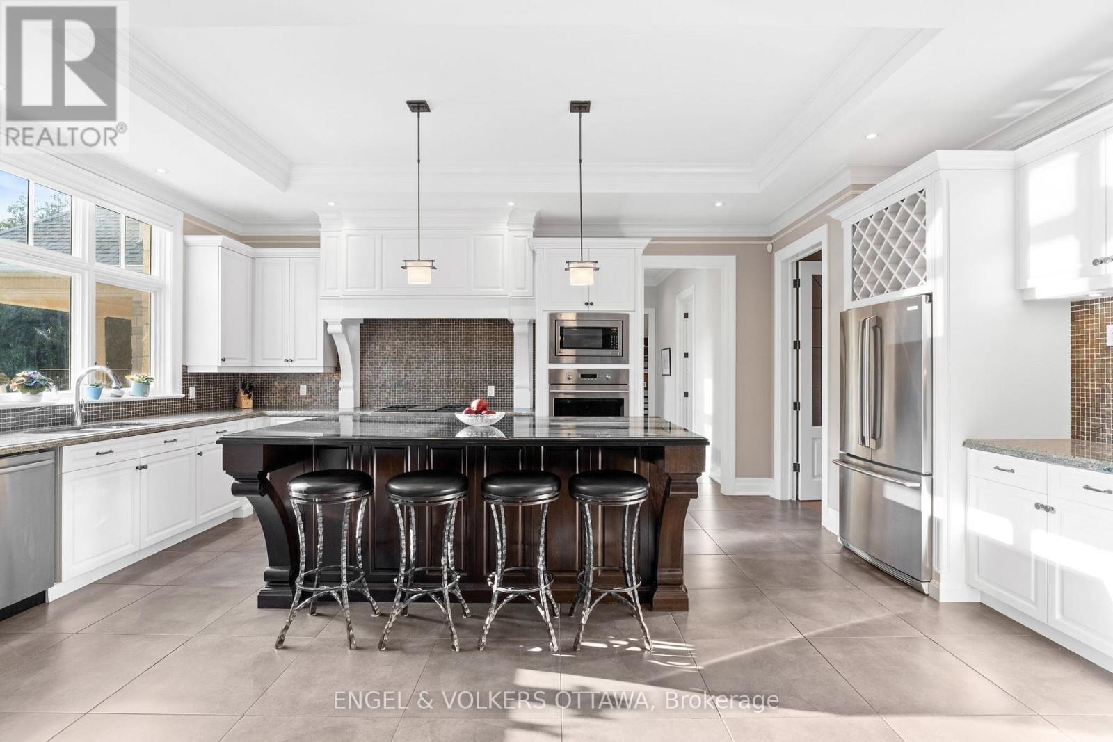 1408 Blackhorse Court, Ottawa, ON - Indoor Photo Showing Kitchen With Double Sink With Upgraded Kitchen