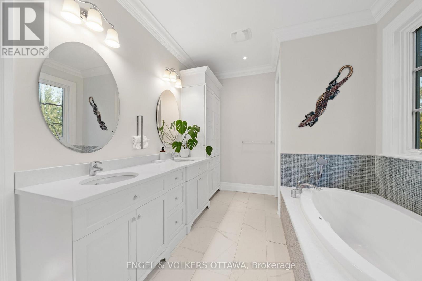1408 Blackhorse Court, Ottawa, ON - Indoor Photo Showing Bathroom