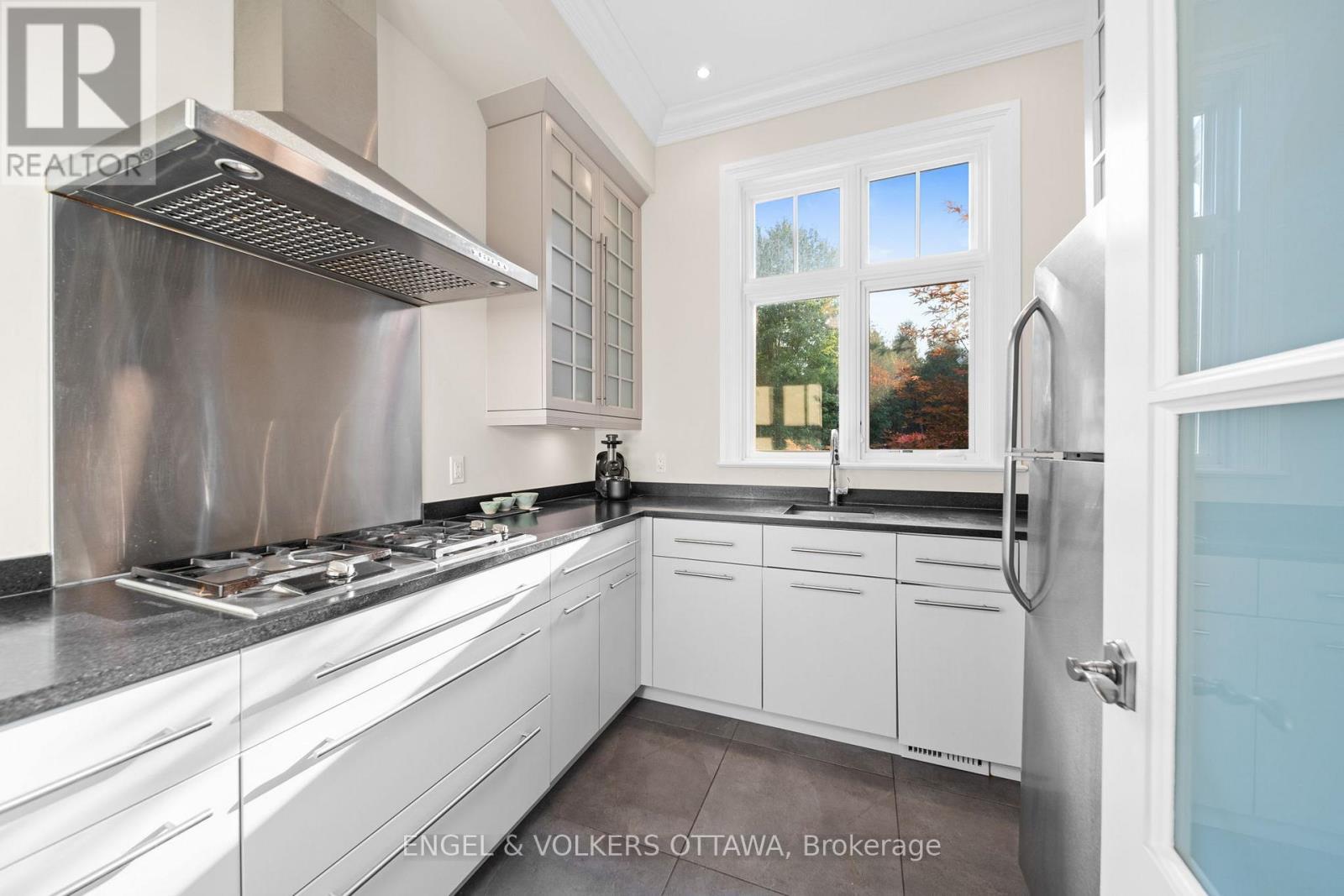 1408 Blackhorse Court, Ottawa, ON - Indoor Photo Showing Kitchen
