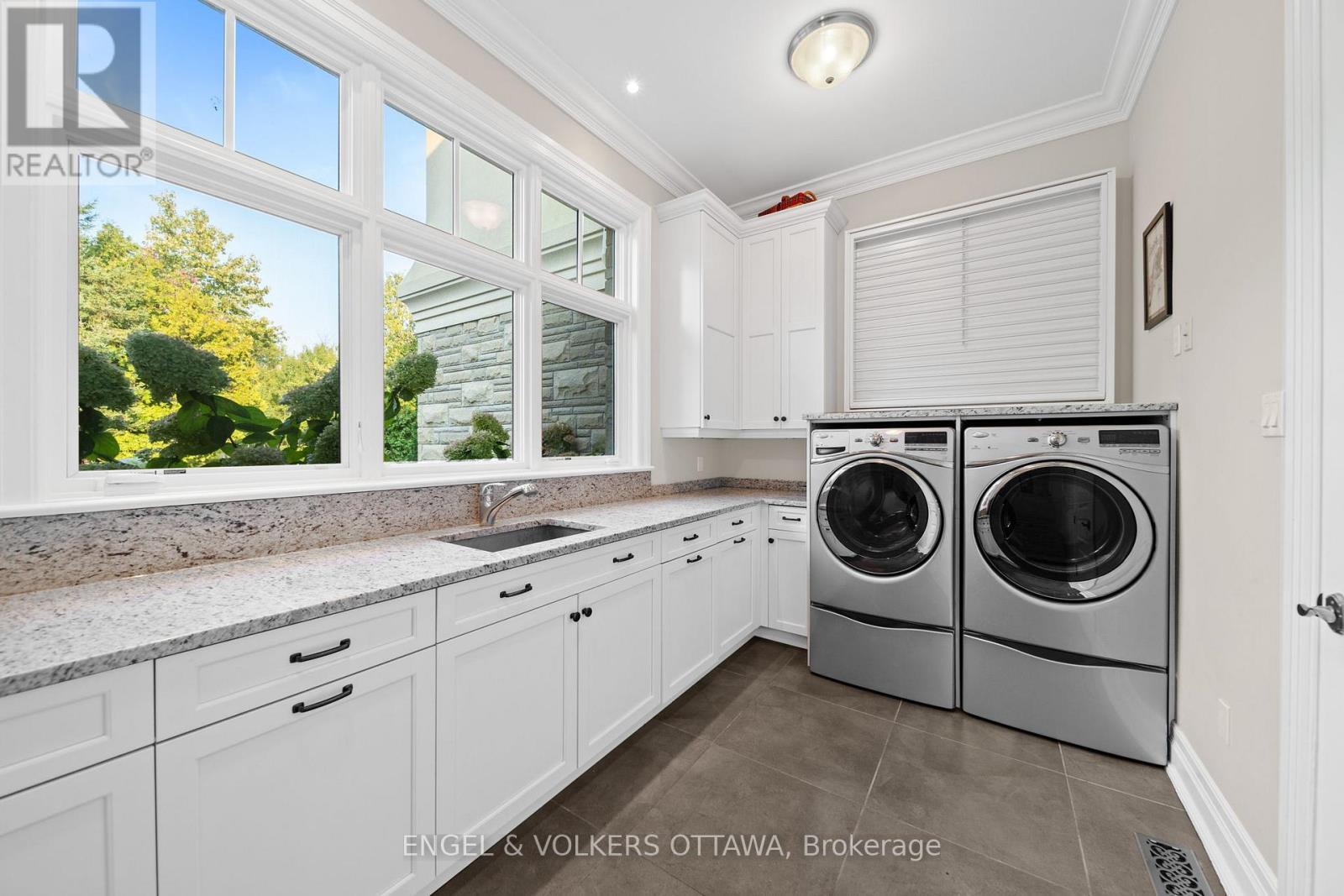 1408 Blackhorse Court, Ottawa, ON - Indoor Photo Showing Laundry Room