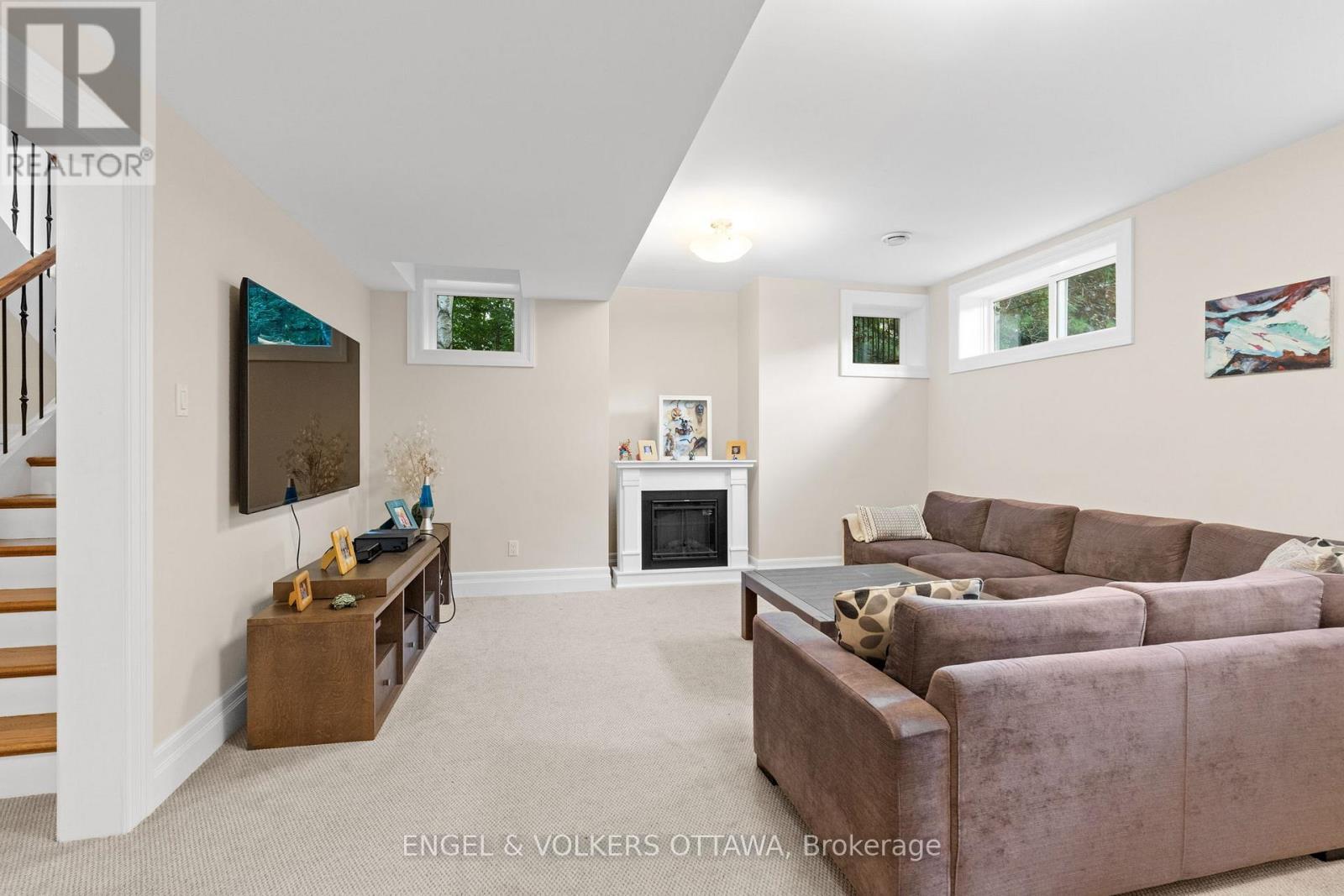 1408 Blackhorse Court, Ottawa, ON - Indoor Photo Showing Living Room