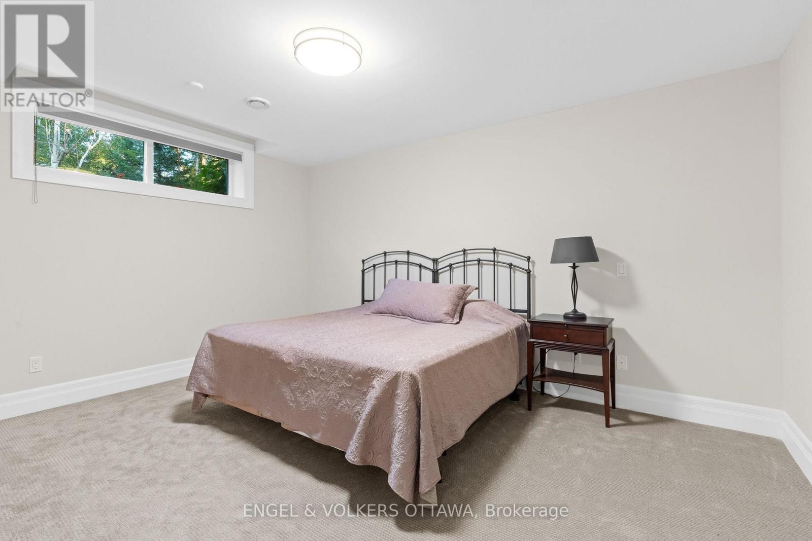 1408 Blackhorse Court, Ottawa, ON - Indoor Photo Showing Bedroom