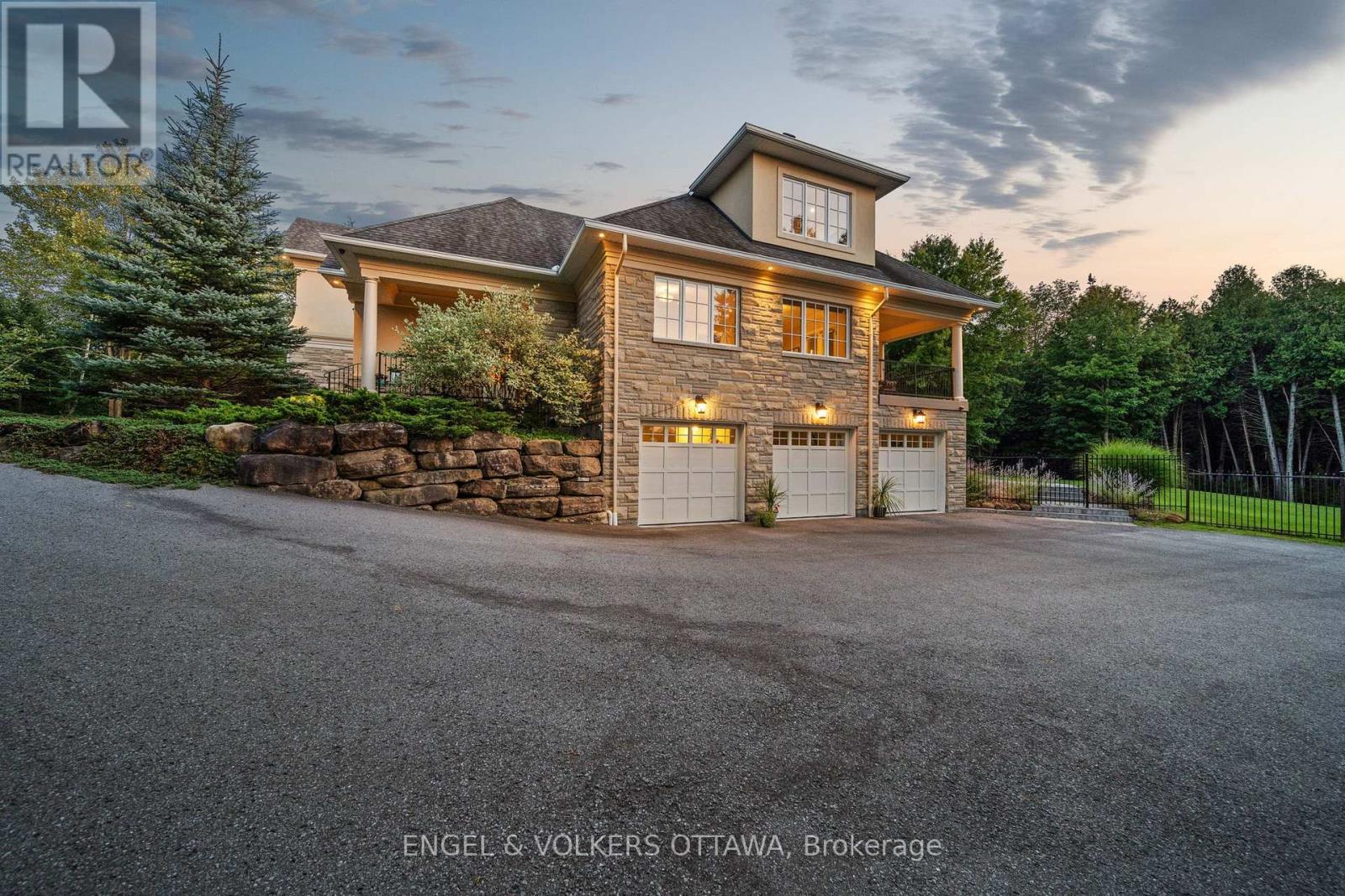 1408 Blackhorse Court, Ottawa, ON - Outdoor