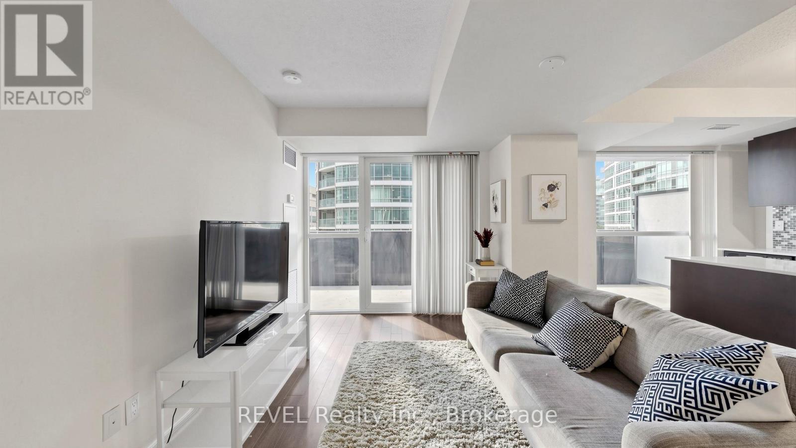 306 - 352 Front Street W, Toronto (Waterfront Communities), ON - Indoor Photo Showing Living Room