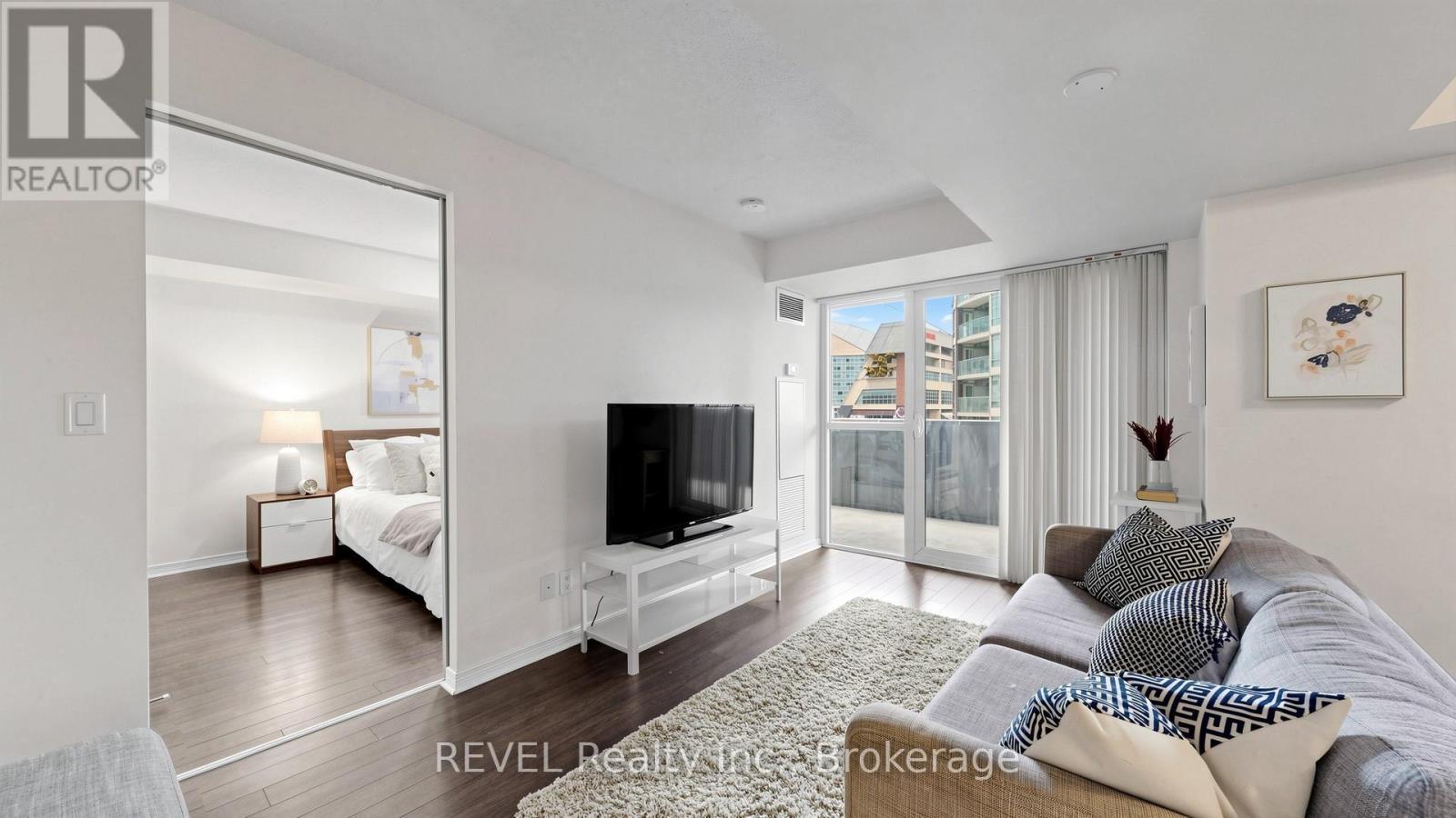 306 - 352 Front Street W, Toronto (Waterfront Communities), ON - Indoor Photo Showing Living Room
