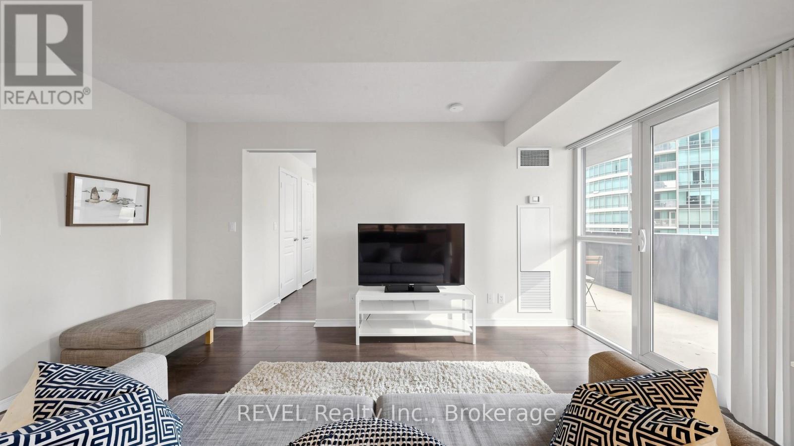 306 - 352 Front Street W, Toronto (Waterfront Communities), ON - Indoor Photo Showing Living Room