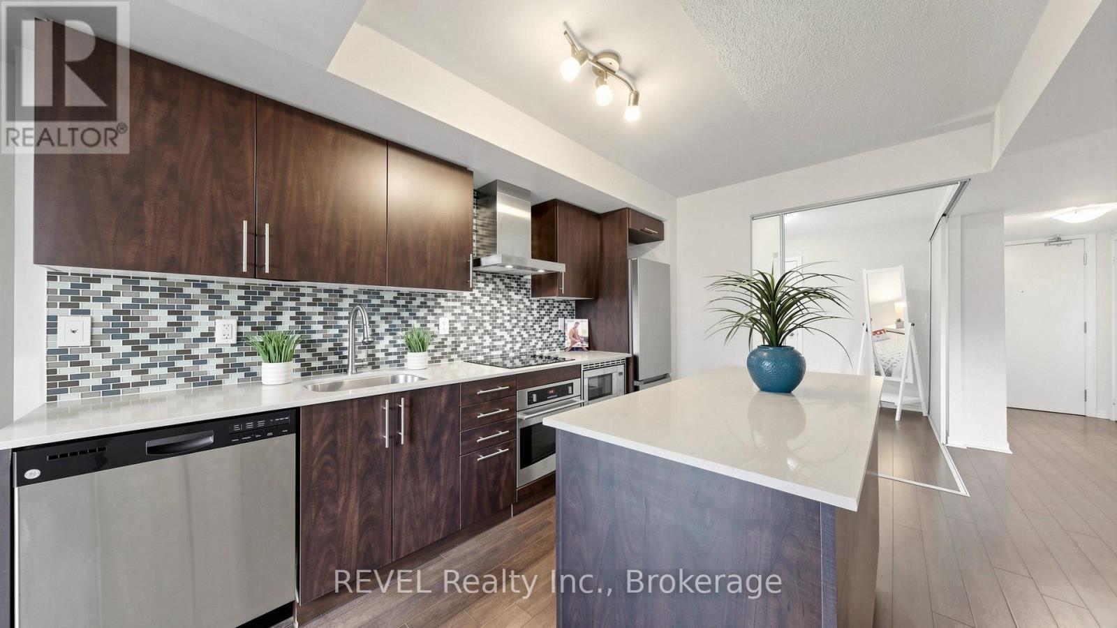 306 - 352 Front Street W, Toronto (Waterfront Communities), ON - Indoor Photo Showing Kitchen With Upgraded Kitchen