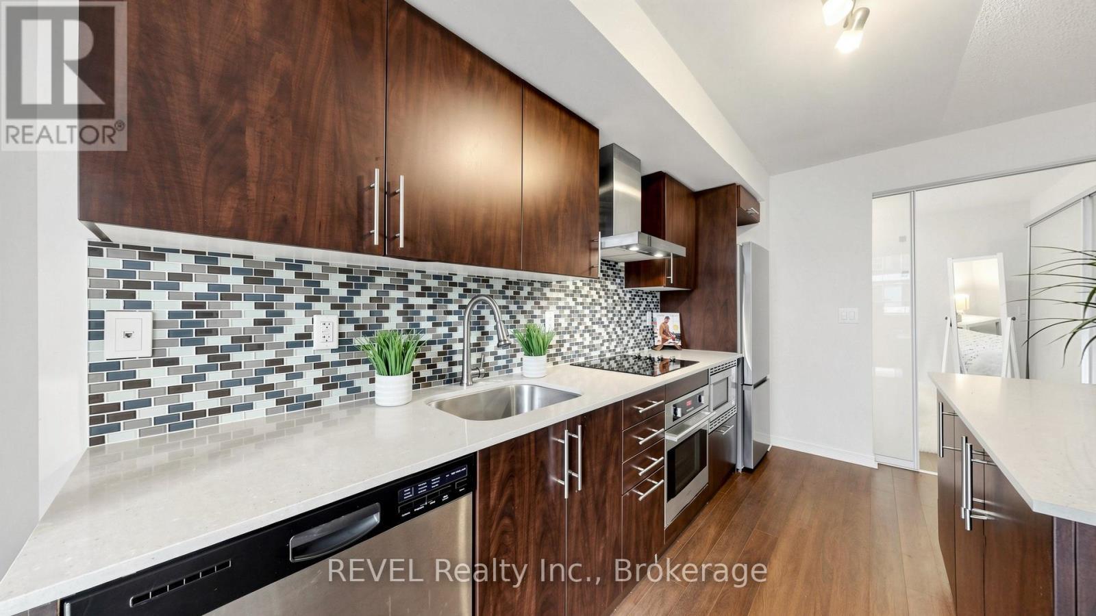306 - 352 Front Street W, Toronto (Waterfront Communities), ON - Indoor Photo Showing Kitchen With Upgraded Kitchen
