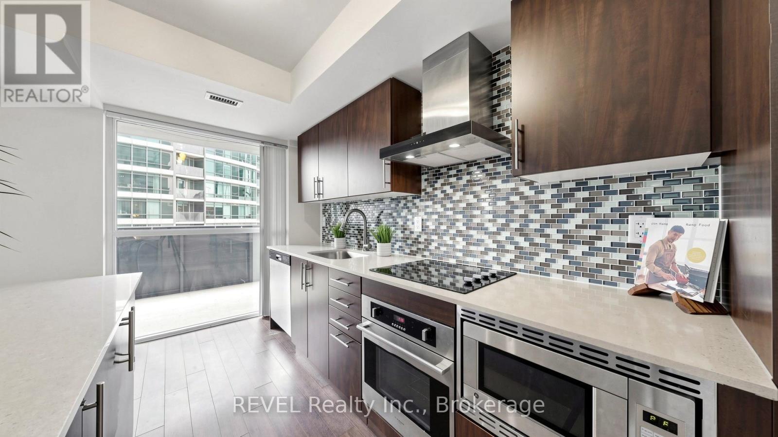 306 - 352 Front Street W, Toronto (Waterfront Communities), ON - Indoor Photo Showing Kitchen With Upgraded Kitchen