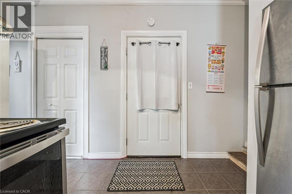 27 Roseview Avenue, Cambridge, ON - Indoor Photo Showing Other Room