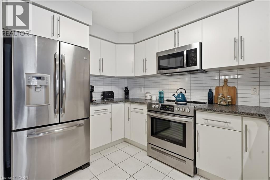 635 Saginaw Parkway Unit# 72, Cambridge, ON - Indoor Photo Showing Kitchen With Stainless Steel Kitchen With Upgraded Kitchen