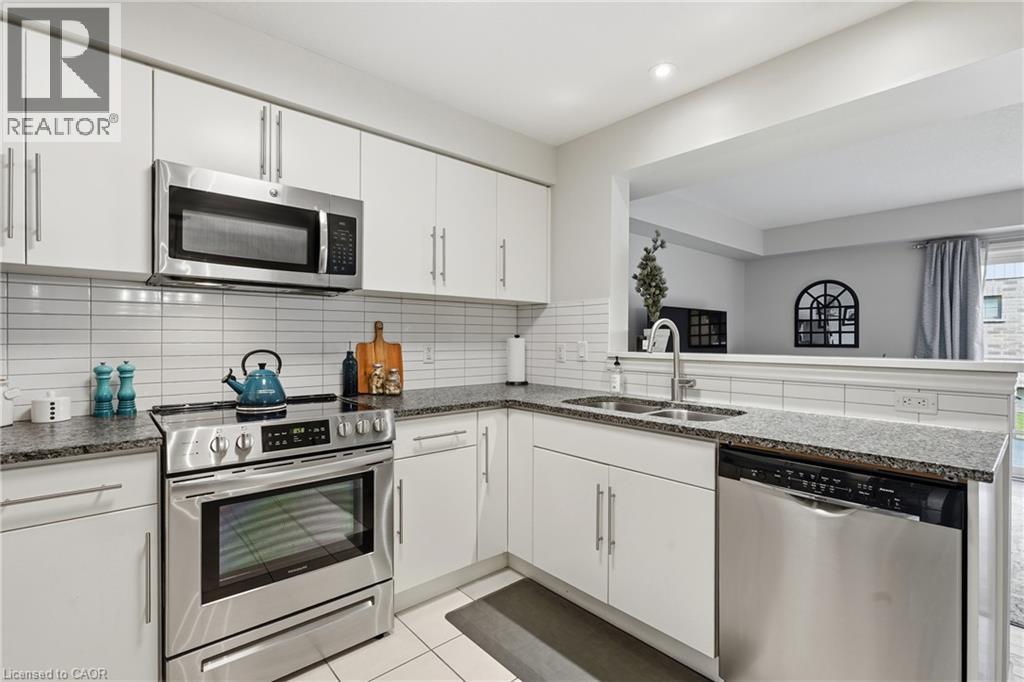 635 Saginaw Parkway Unit# 72, Cambridge, ON - Indoor Photo Showing Kitchen With Stainless Steel Kitchen With Double Sink With Upgraded Kitchen