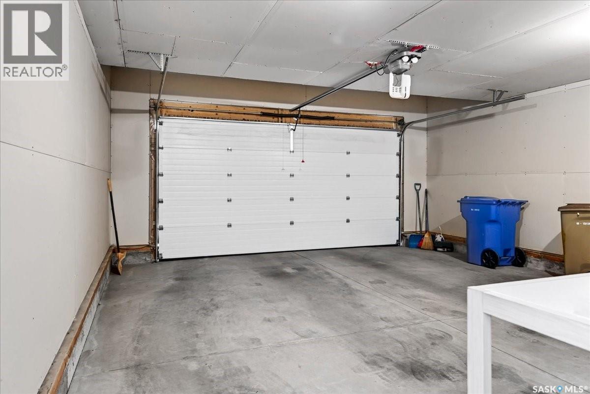 4029 Alton Crescent, Regina, SK - Indoor Photo Showing Garage