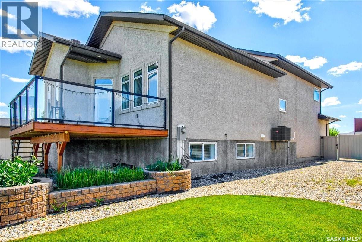 4029 Alton Crescent, Regina, SK - Outdoor With Deck Patio Veranda