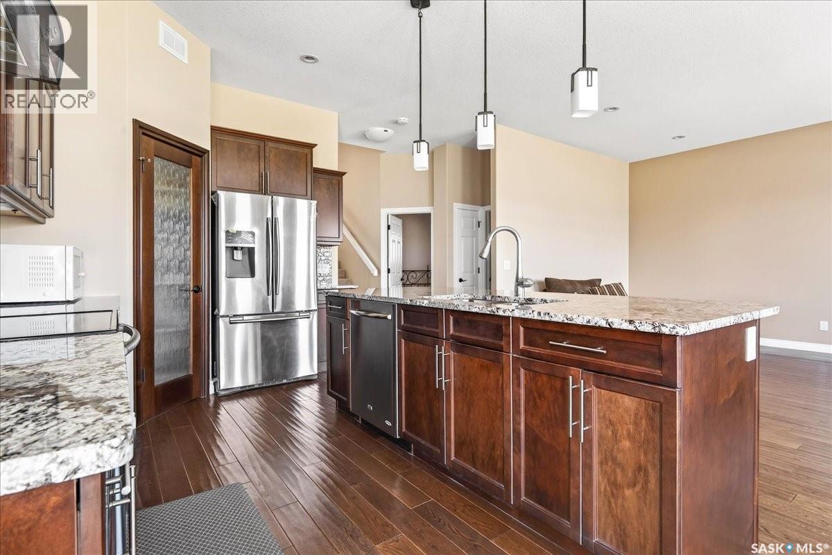 4029 Alton Crescent, Regina, SK - Indoor Photo Showing Kitchen With Upgraded Kitchen