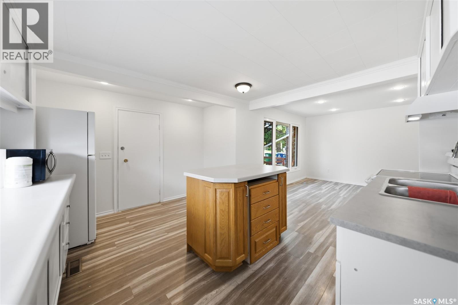 825 L Avenue N, Saskatoon, SK - Indoor Photo Showing Kitchen