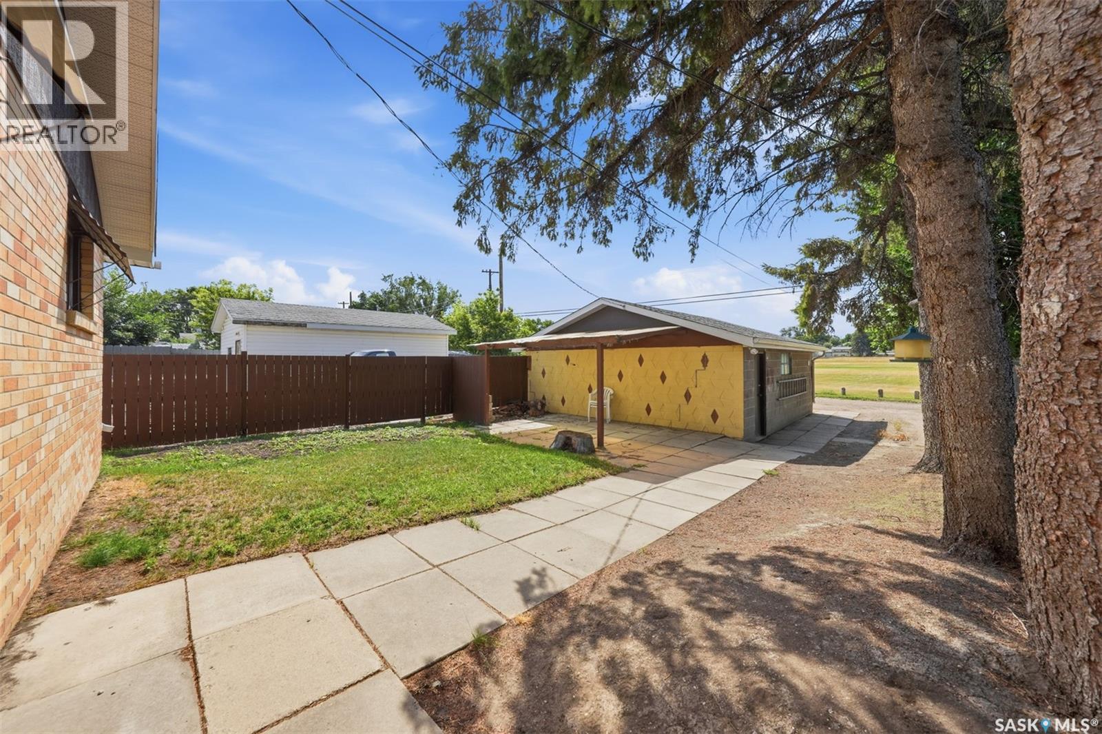825 L Avenue N, Saskatoon, SK - Outdoor
