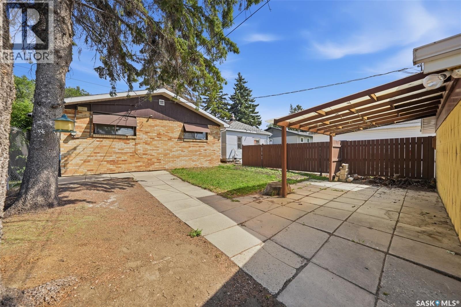 825 L Avenue N, Saskatoon, SK - Outdoor