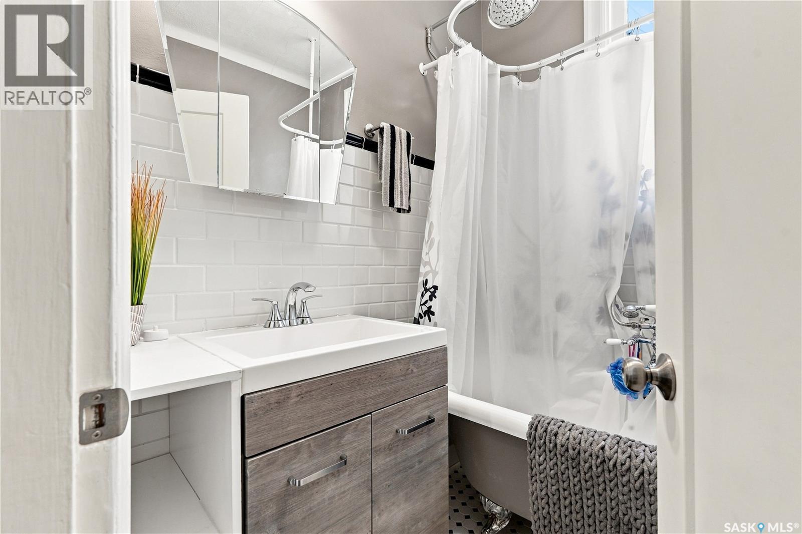 2011 Lorne Avenue, Saskatoon, SK