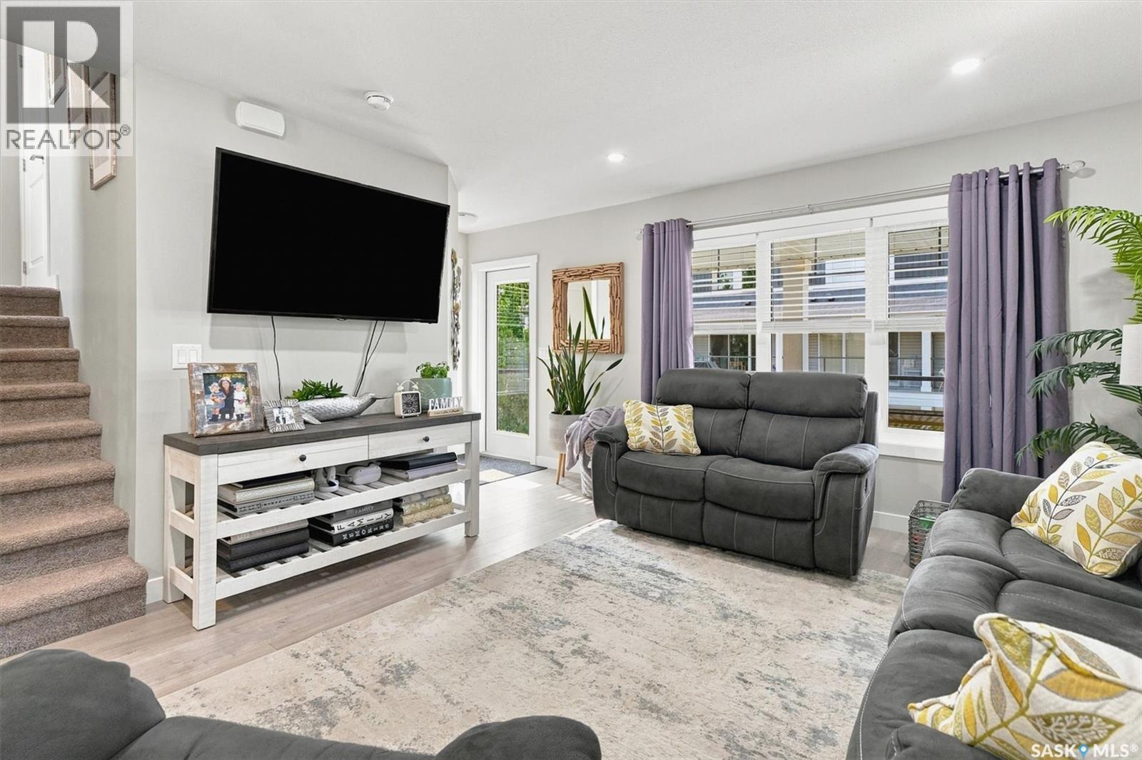 130 315 Dickson Crescent, Saskatoon, SK - Indoor Photo Showing Living Room