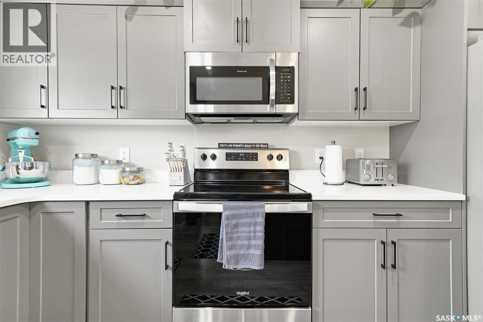 130 315 Dickson Crescent, Saskatoon, SK - Indoor Photo Showing Kitchen