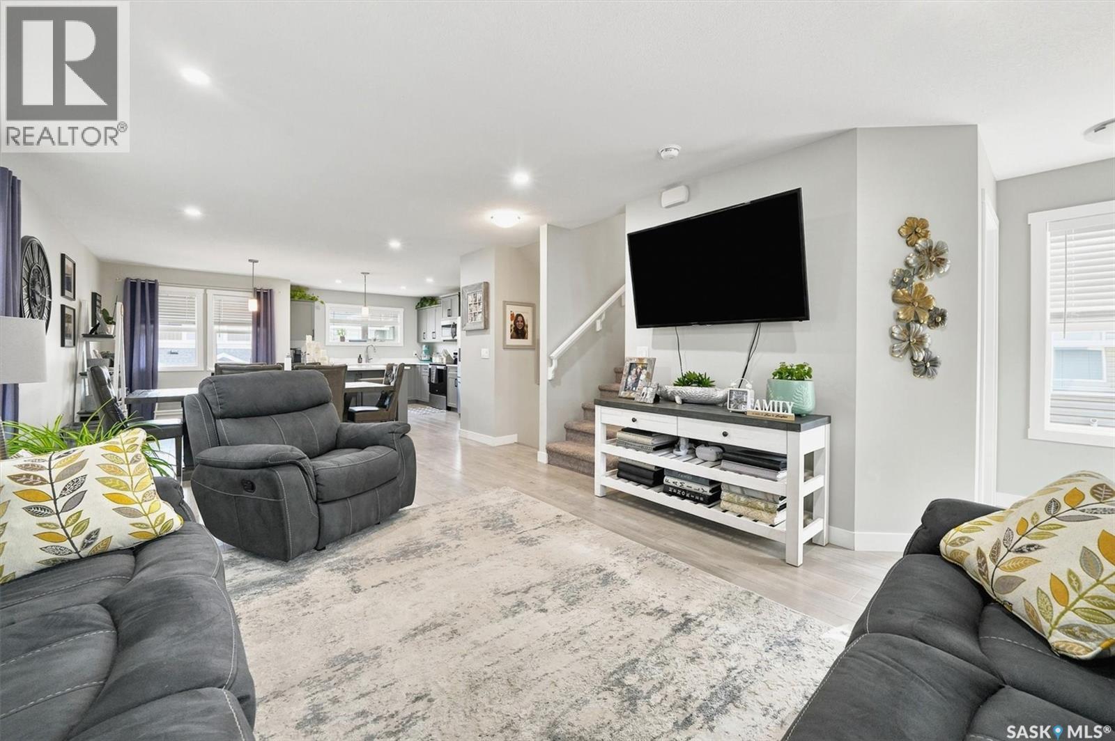 130 315 Dickson Crescent, Saskatoon, SK - Indoor Photo Showing Living Room