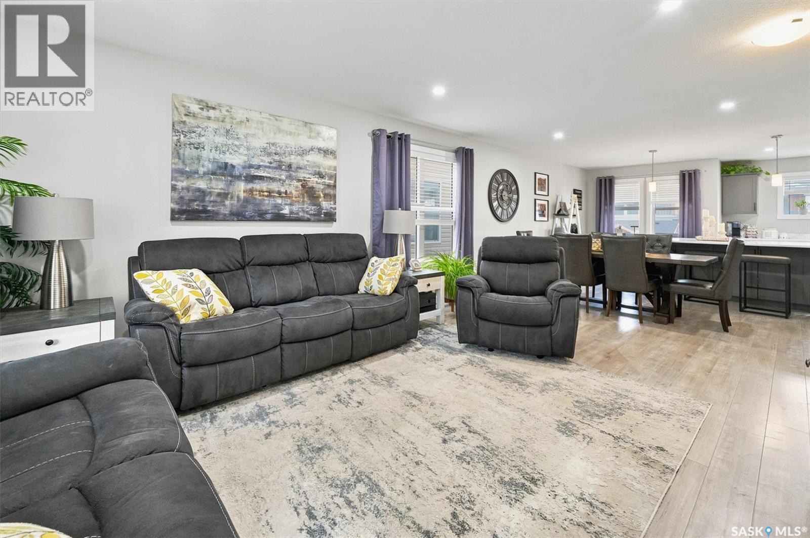 130 315 Dickson Crescent, Saskatoon, SK - Indoor Photo Showing Living Room