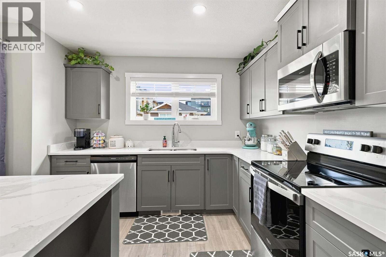 130 315 Dickson Crescent, Saskatoon, SK - Indoor Photo Showing Kitchen With Stainless Steel Kitchen With Double Sink With Upgraded Kitchen