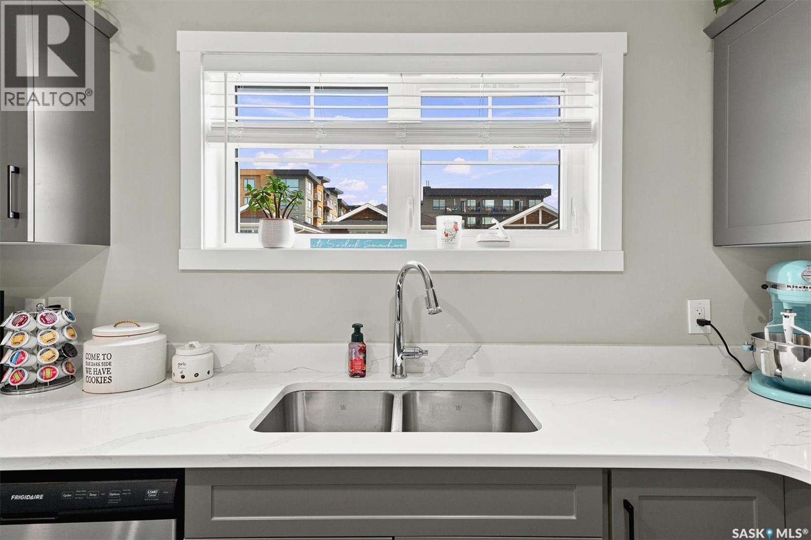 130 315 Dickson Crescent, Saskatoon, SK - Indoor Photo Showing Kitchen With Double Sink