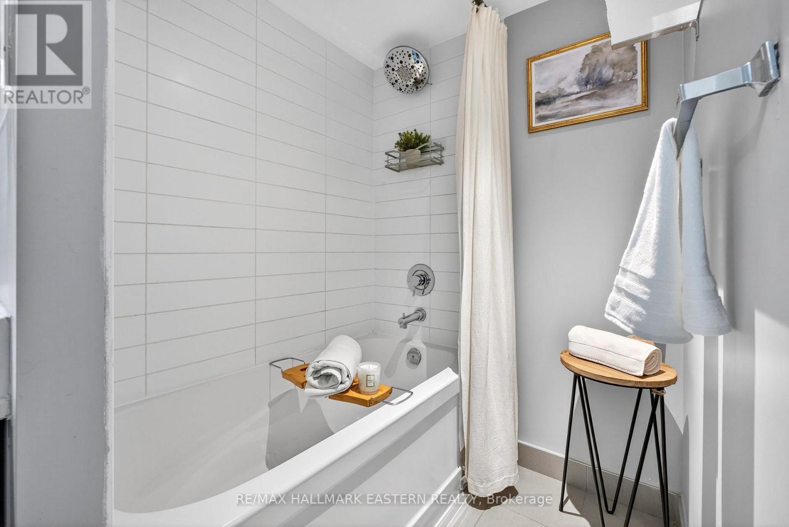 Soaker Tub - Th3 - 11 Superior Avenue, Toronto (Mimico), ON - Indoor Photo Showing Bathroom