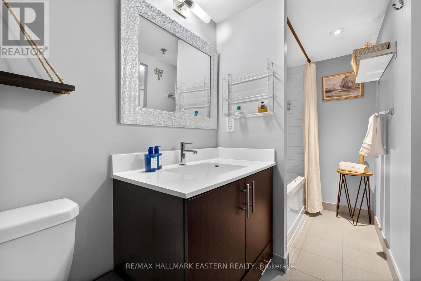 Large Bathroom - Th3 - 11 Superior Avenue, Toronto (Mimico), ON - Indoor Photo Showing Bathroom