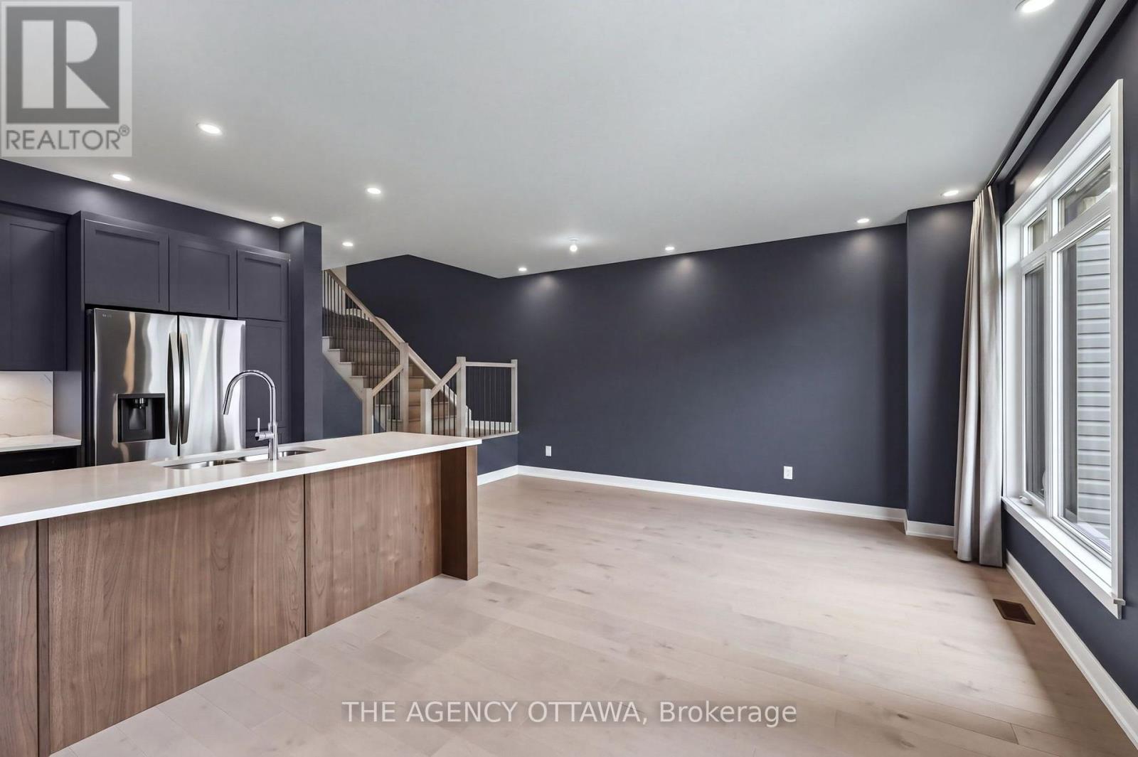 1202 Spoor Street, Ottawa, ON - Indoor Photo Showing Kitchen With Upgraded Kitchen
