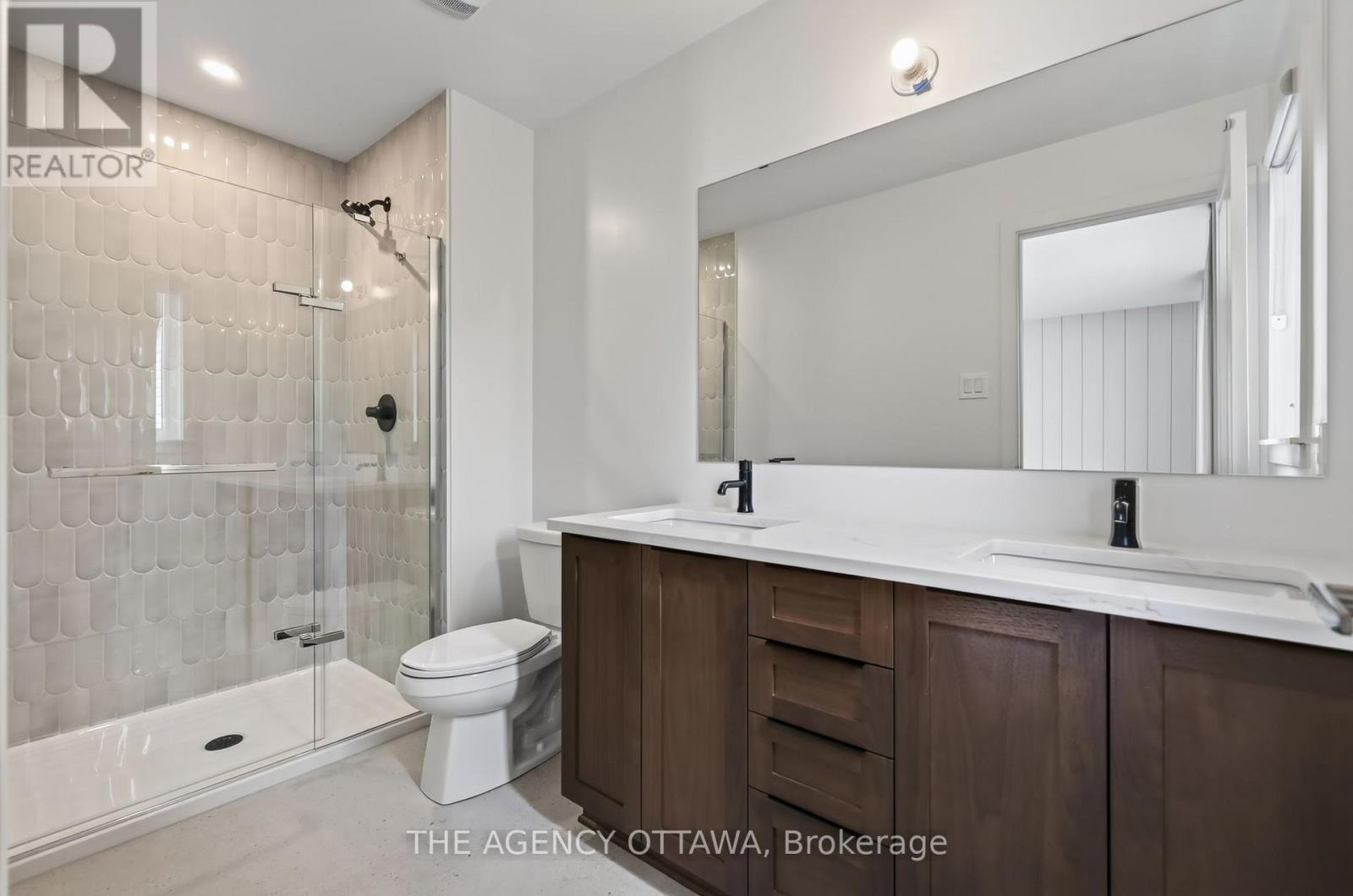 1202 Spoor Street, Ottawa, ON - Indoor Photo Showing Bathroom