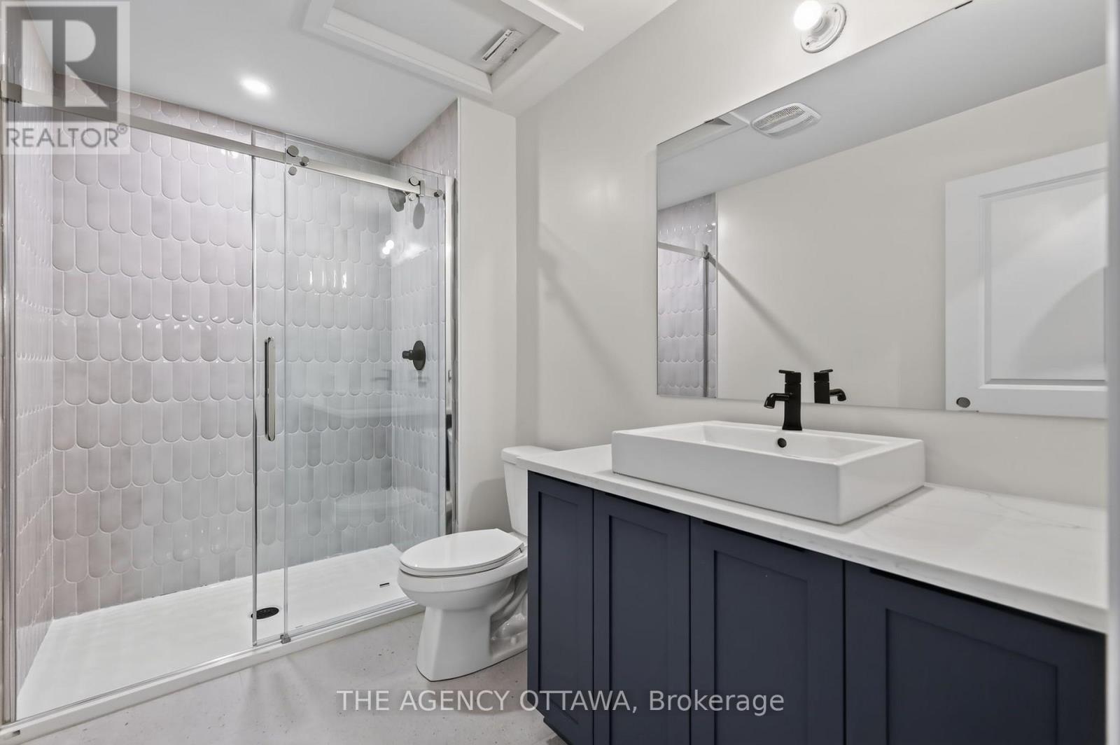 1202 Spoor Street, Ottawa, ON - Indoor Photo Showing Bathroom