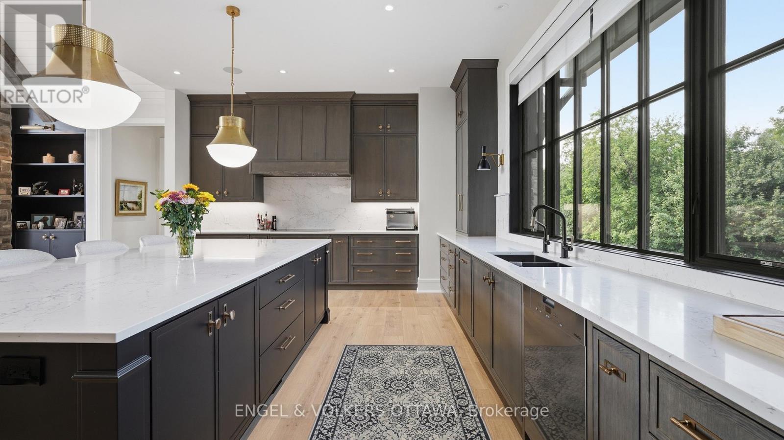 1547 John Quinn Road, Ottawa, ON - Indoor Photo Showing Kitchen With Double Sink With Upgraded Kitchen