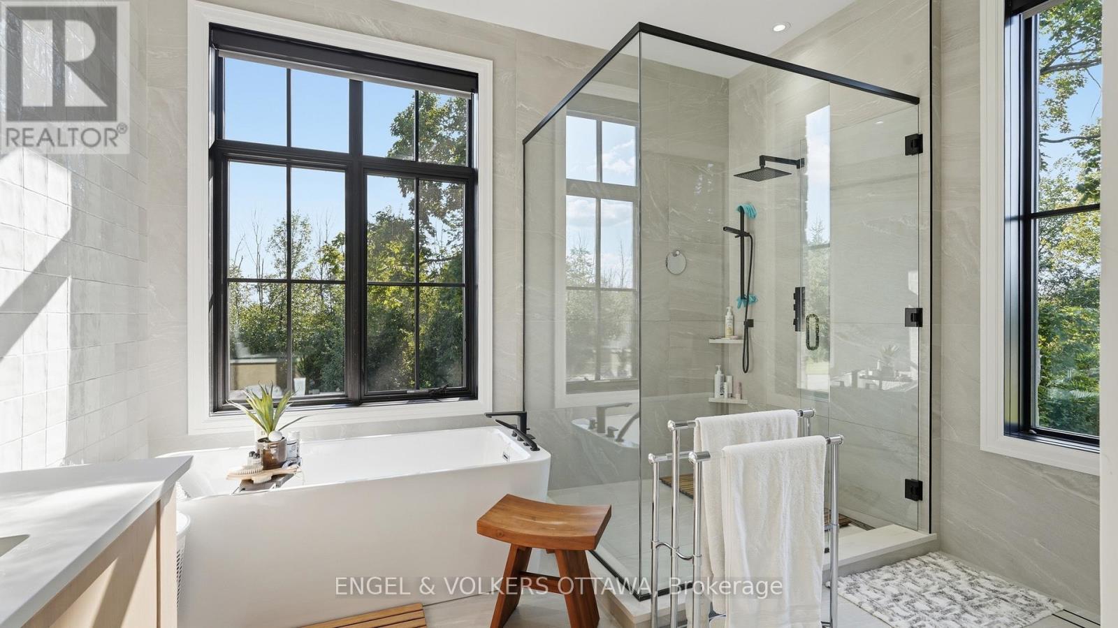 1547 John Quinn Road, Ottawa, ON - Indoor Photo Showing Other Room