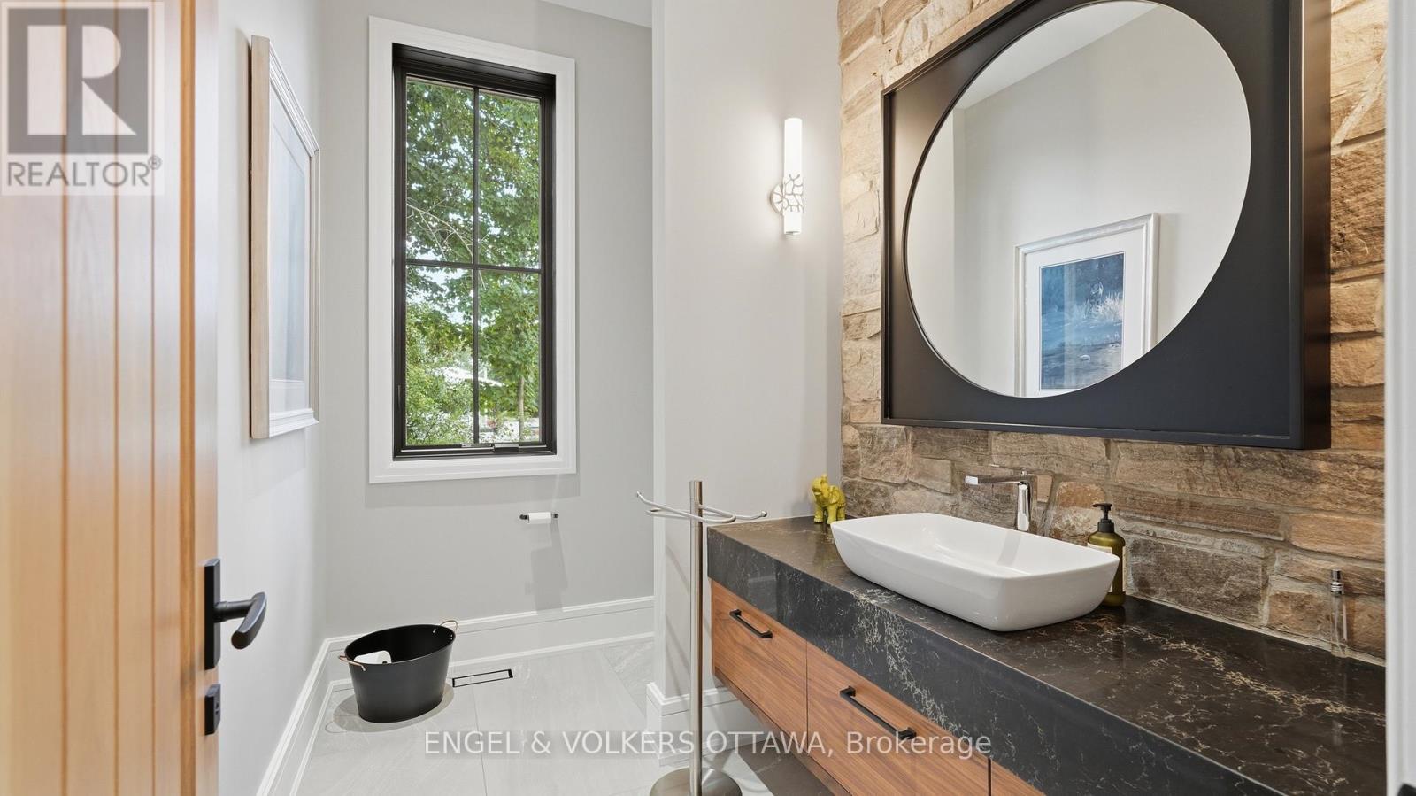 1547 John Quinn Road, Ottawa, ON - Indoor Photo Showing Bathroom