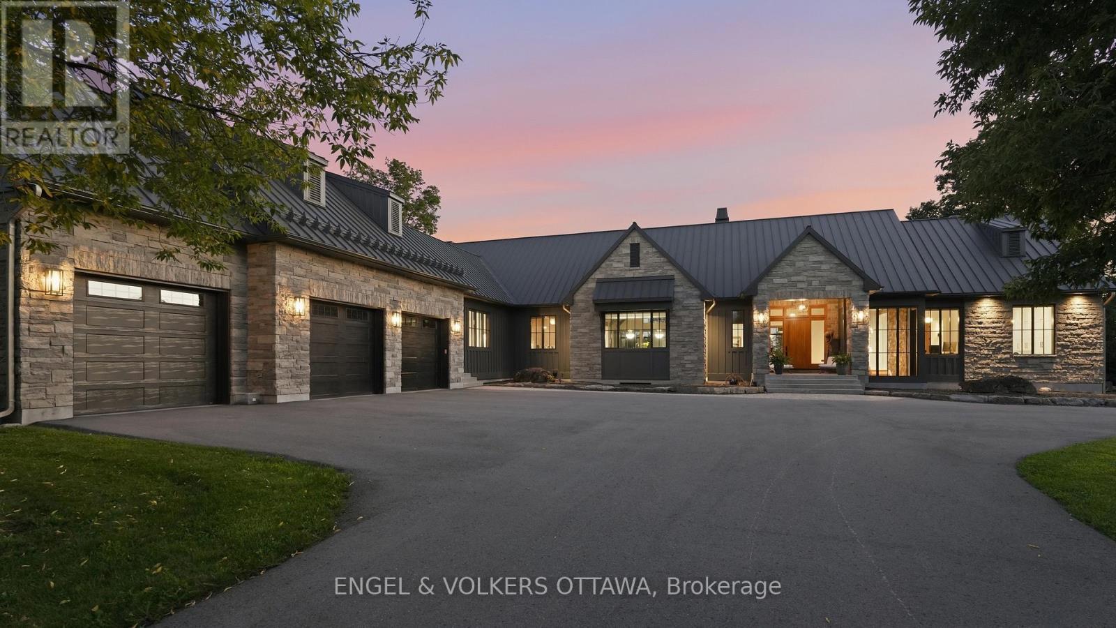 1547 John Quinn Road, Ottawa, ON - Outdoor
