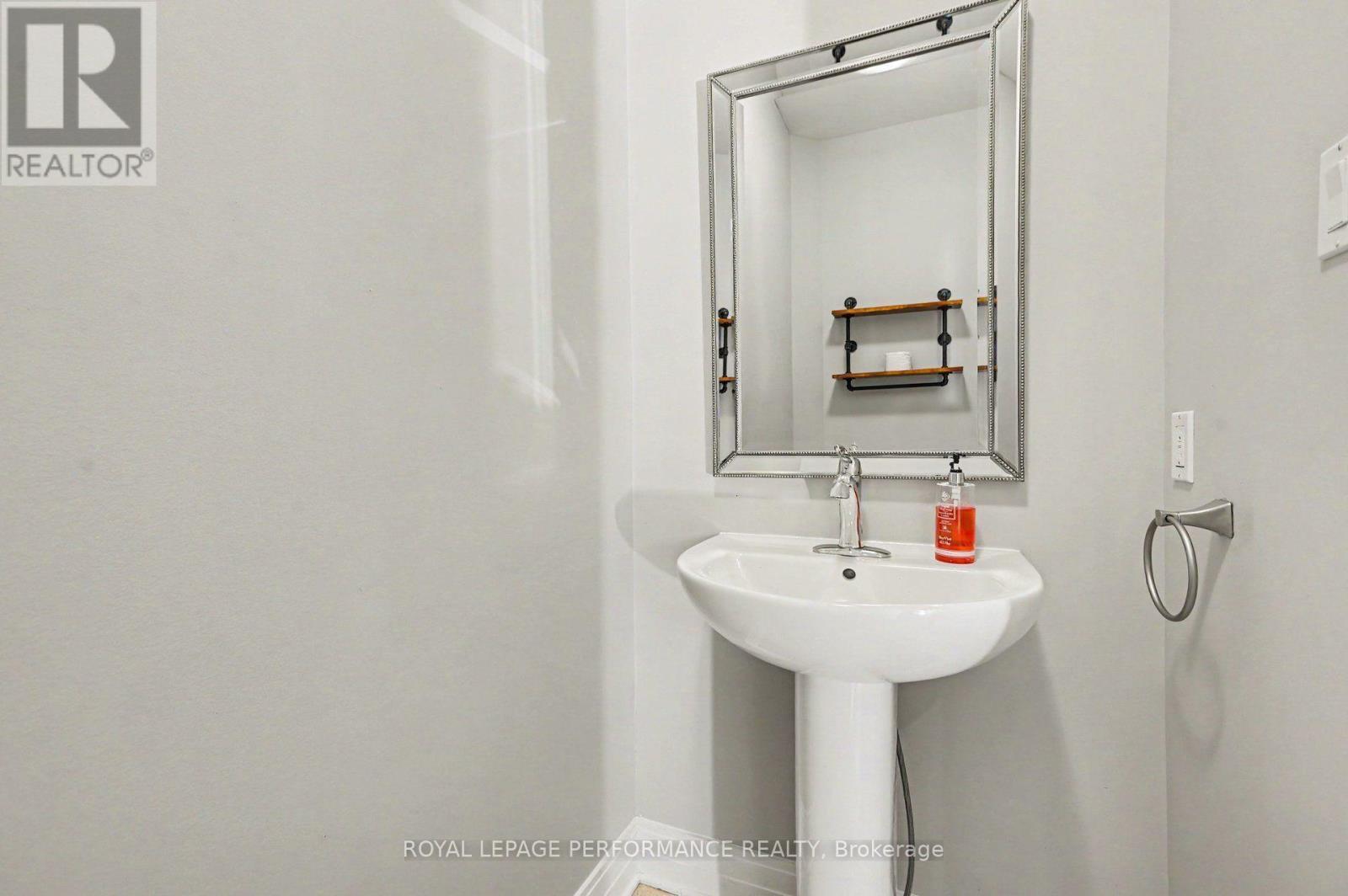 523 Adamson Crescent, Ottawa, ON - Indoor Photo Showing Bathroom