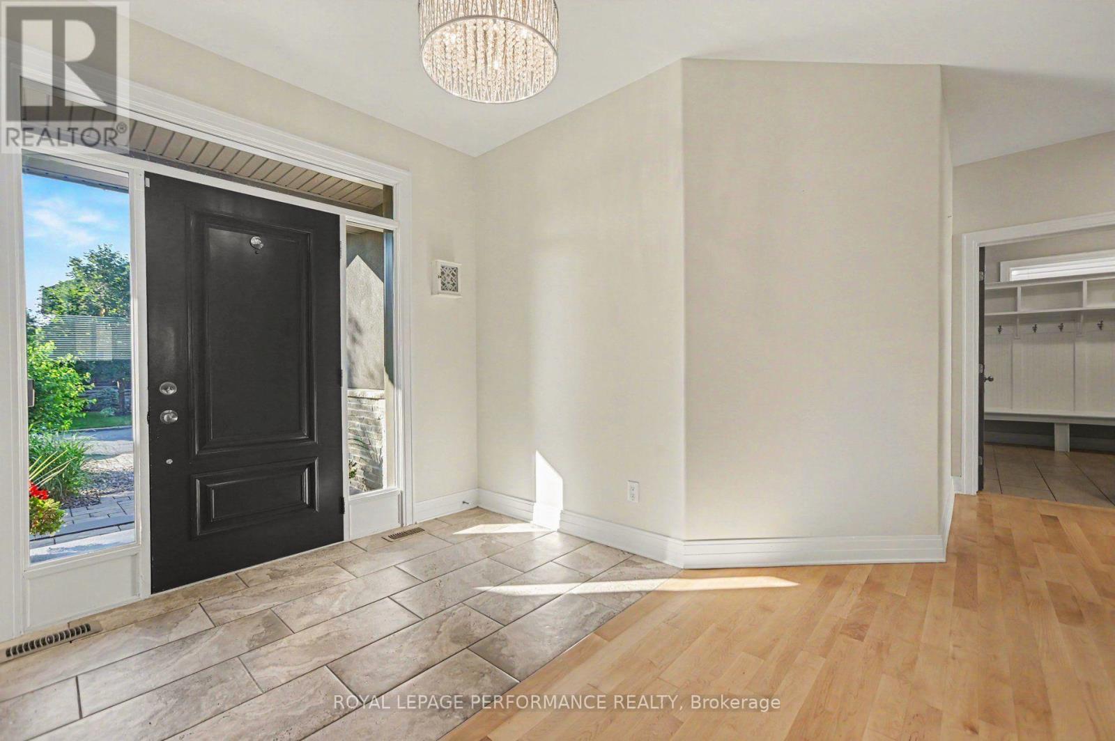 523 Adamson Crescent, Ottawa, ON - Indoor Photo Showing Other Room