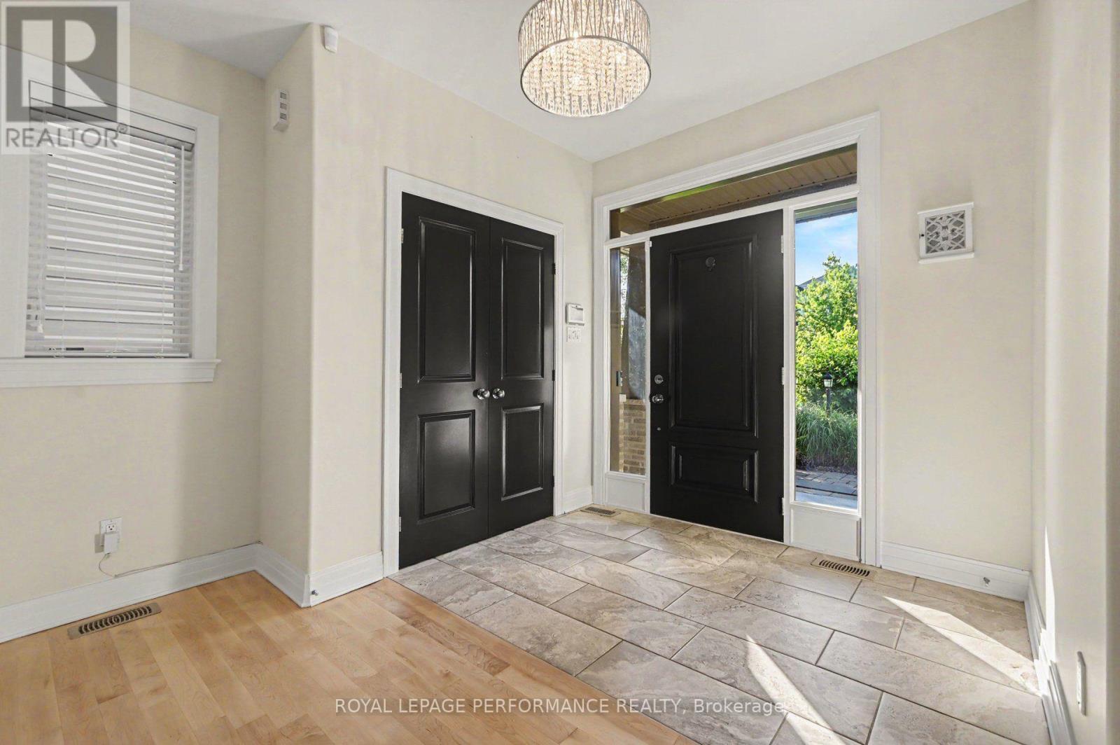 523 Adamson Crescent, Ottawa, ON - Indoor Photo Showing Other Room