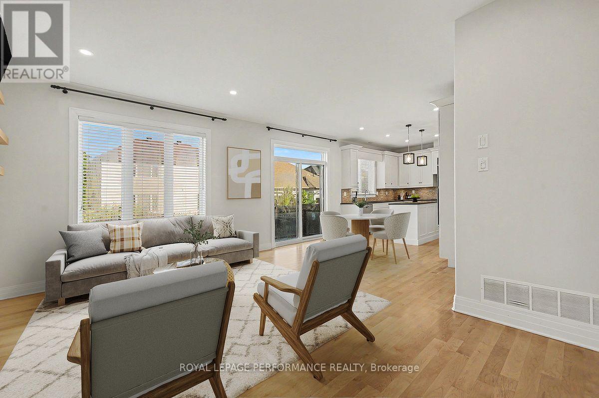 523 Adamson Crescent, Ottawa, ON - Indoor Photo Showing Living Room