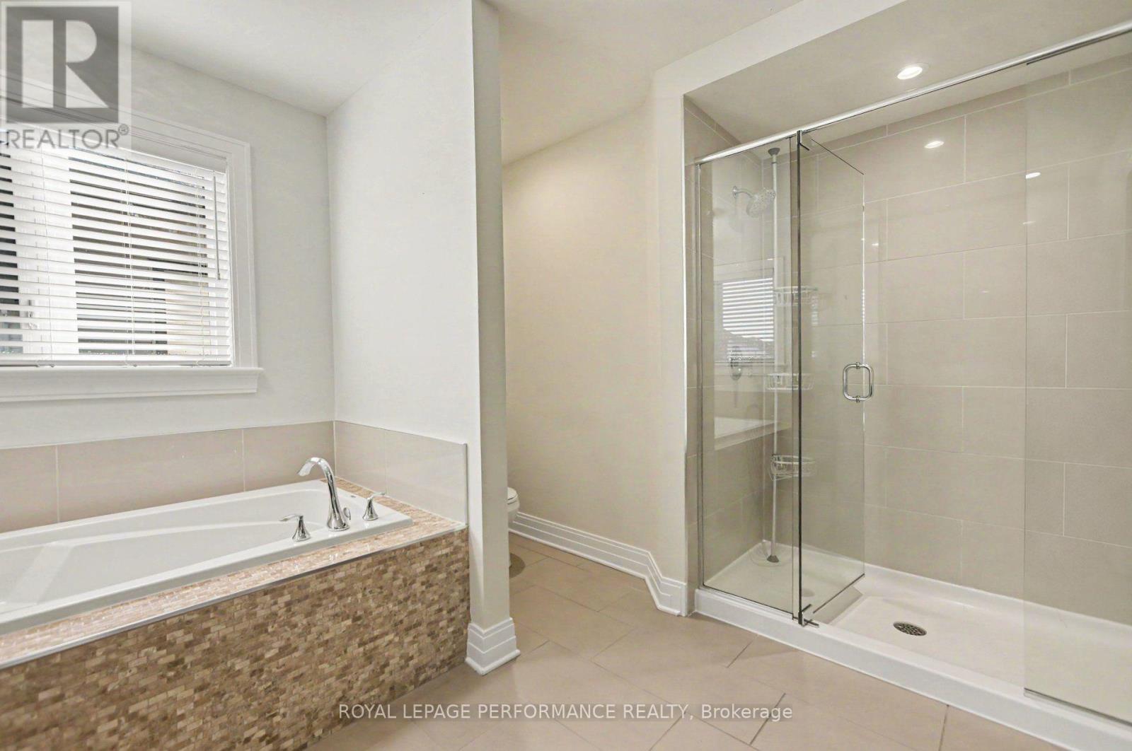 Primary Ensuite - 523 Adamson Crescent, Ottawa, ON - Indoor Photo Showing Bathroom