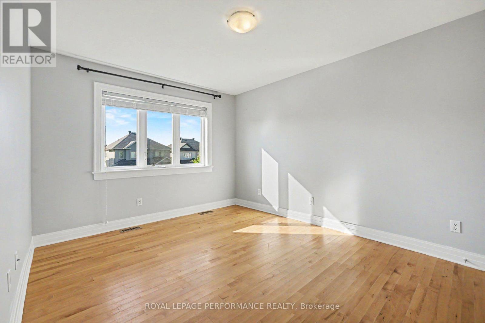 523 Adamson Crescent, Ottawa, ON - Indoor Photo Showing Other Room