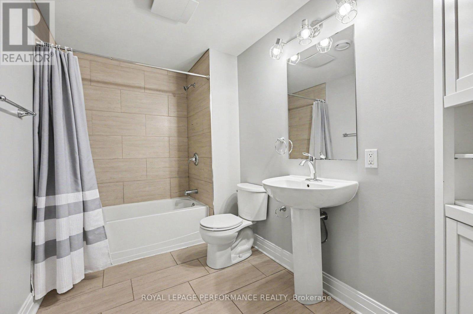 Lower Level Full Bathroom - 523 Adamson Crescent, Ottawa, ON - Indoor Photo Showing Bathroom