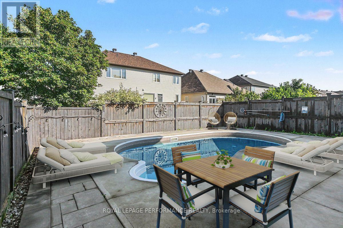 523 Adamson Crescent, Ottawa, ON - Outdoor With In Ground Pool