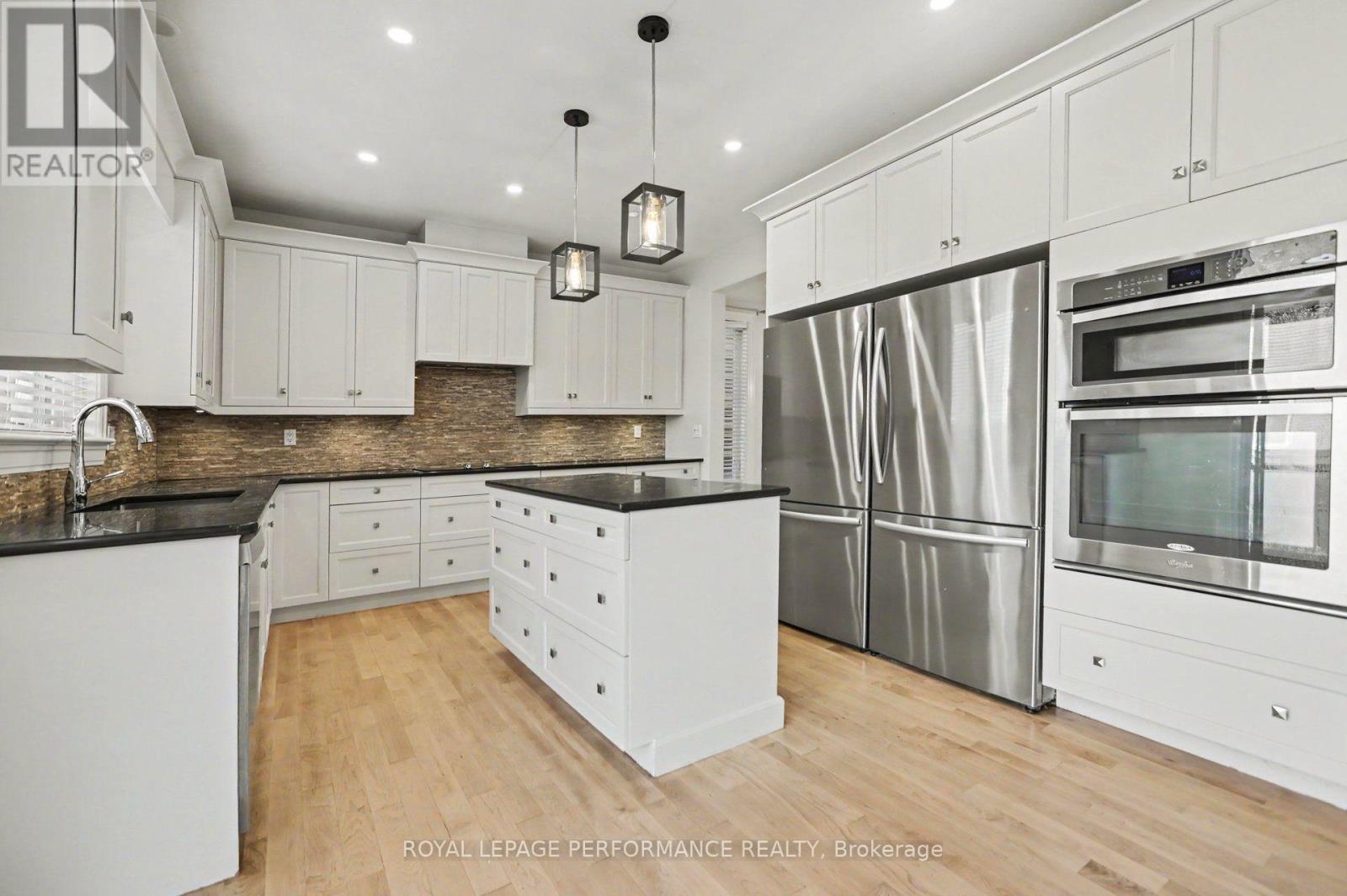 523 Adamson Crescent, Ottawa, ON - Indoor Photo Showing Kitchen With Stainless Steel Kitchen With Upgraded Kitchen