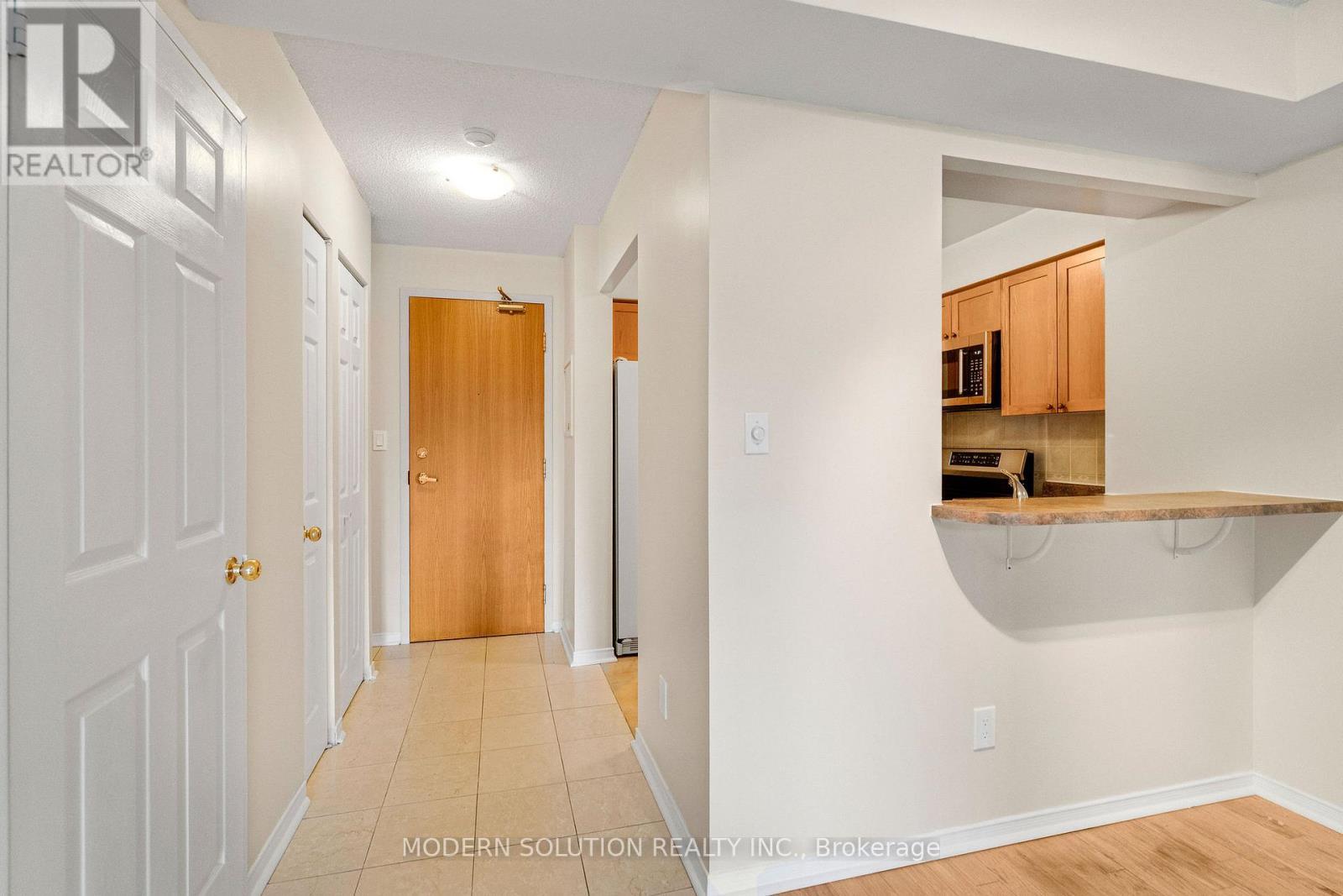 201 - 99 Hayden Street, Toronto, ON - Indoor Photo Showing Other Room