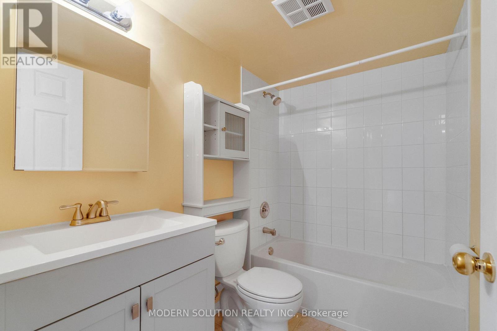 201 - 99 Hayden Street, Toronto, ON - Indoor Photo Showing Bathroom